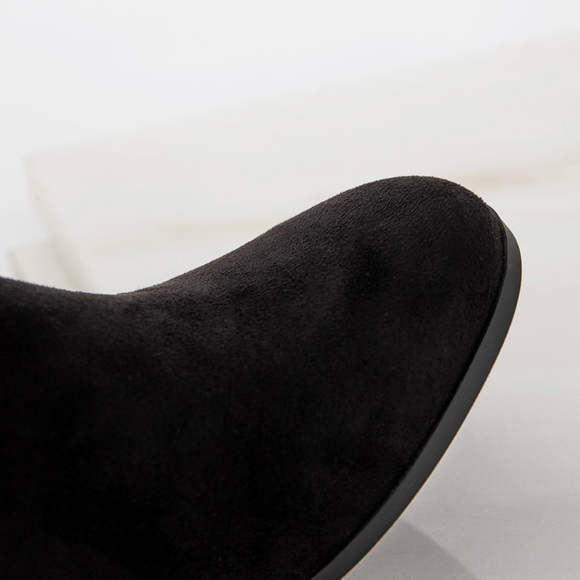 Wedge heel, approximately 2.5 inches tall. Fit small, more like a 9.5. - Picture 7 of 11